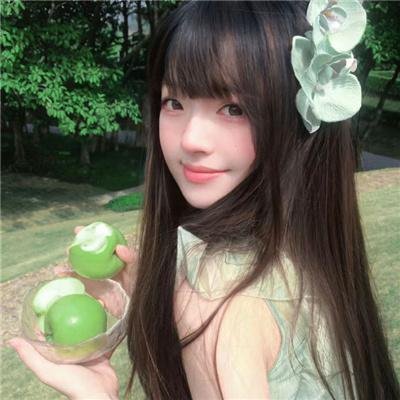 照片里的伴娘